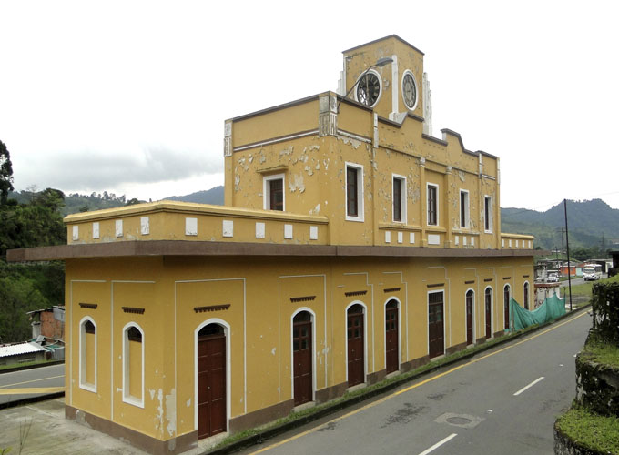 Fachada estación de Santa Rosa de Cabal. Fuente: Inventario estaciones del ferrocarril, Proyecto Estaciones Mincultura.