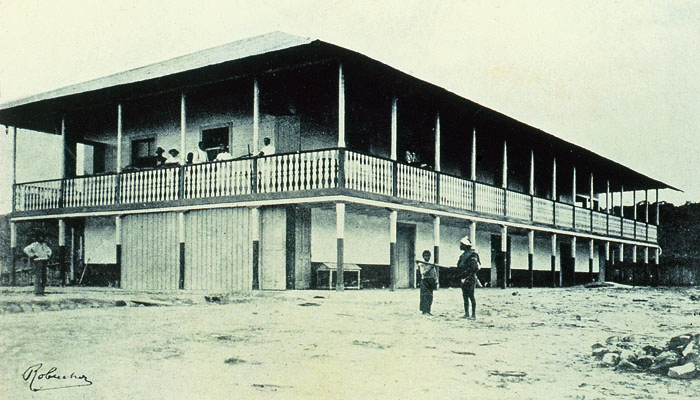 Casa de Julio César Arana y hermanos en La Chorrera. Fotografía de Eugenio Robuchon. En: El Putumayo y sus afluentes, 1905.