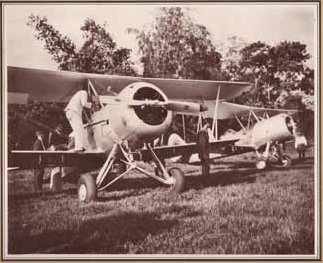 Aviones de guerra en el campo Marco Fidel Suárez de Cali, ca. 1930