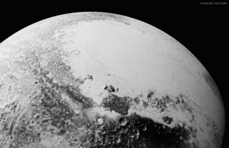 Imagen de Plutón, tomada desde el exterior de Sistema Solar por la nave robótica New Horizons. NASA.