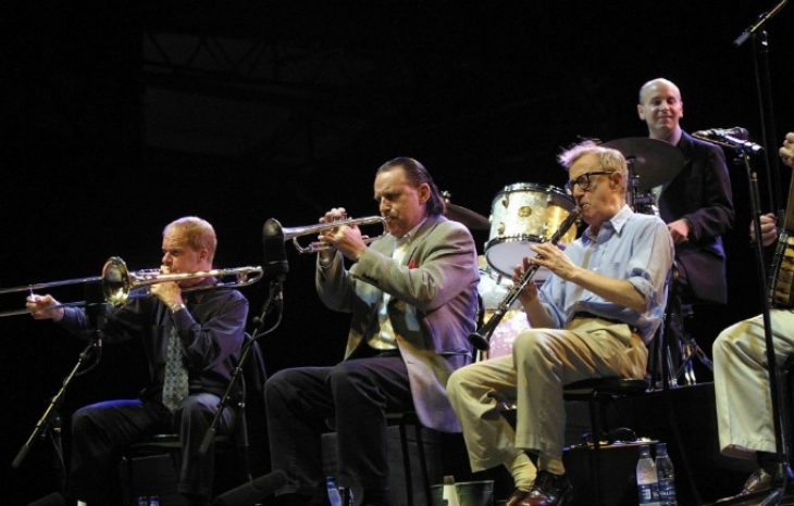 Woody Allen tocando con su orquesta en e lVienne Jazz Festival 2003/ Flickr