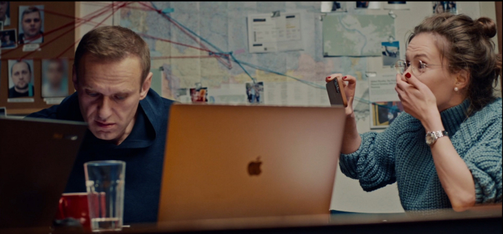 Maria Pevchikh, la mano derecha de Navalny, también aparece en el documental dirigido por Daniel Roher.