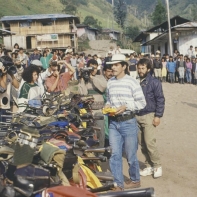 Carlos Pizarro encabeza la entrega de armas del M-19, en 1989